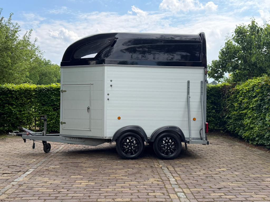 Mooie 2 paards atec vol aluminium met zadelkamer, Ophalen, Aluminium, Zo goed als nieuw, 2-paards trailer
