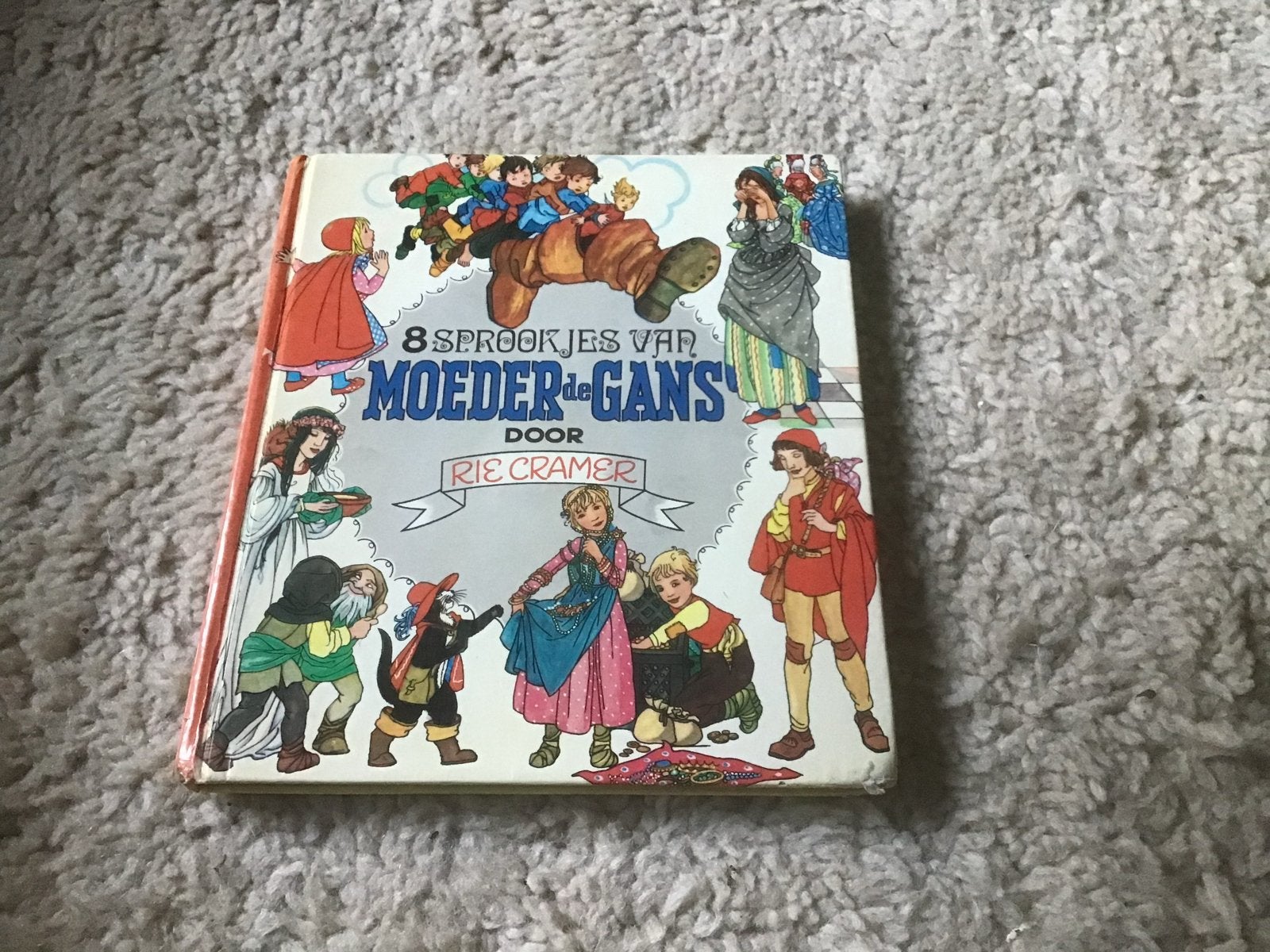 8 Sprookjes van Moeder de Gans - Rie Cramer opbr giro 555, Boeken, Sprookjes en Fabels, Ophalen of Verzenden, Gelezen