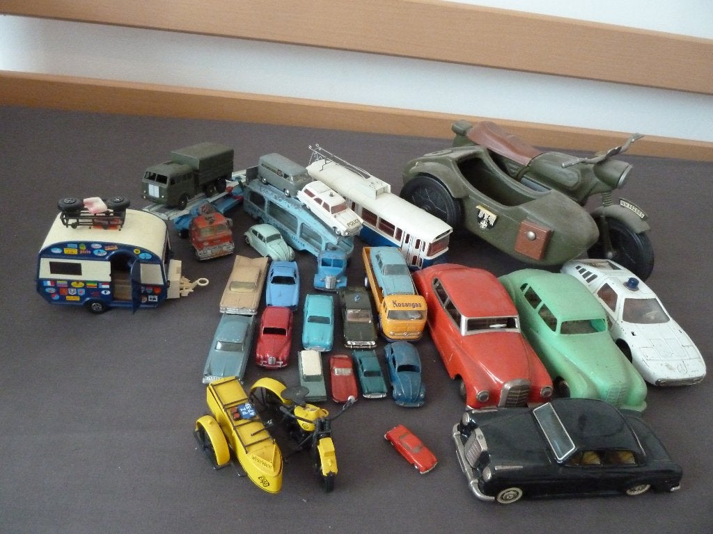 VOORAANKONDIGING OUDE MODELAUTO'S (o.a. JNF - ARNOLD - TEKNO, Ophalen of Verzenden
