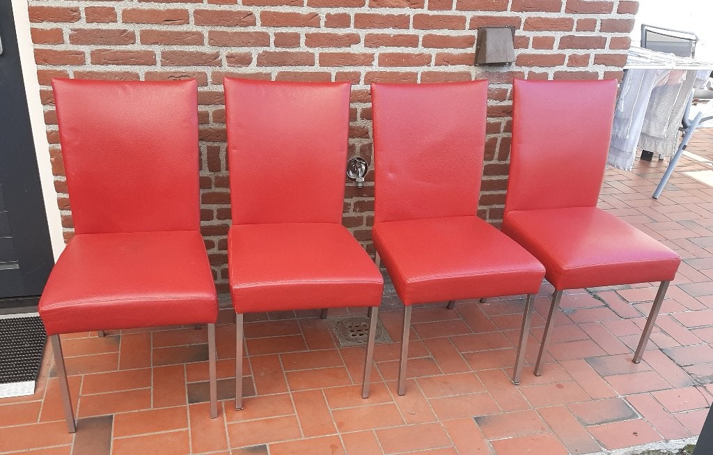 4 Rode Lederen Munstering Nova Design Eetkamerstoelen, Huis en Inrichting, Stoelen, Ophalen, Modern Design met een Elegante en Trendy Uitstraling
