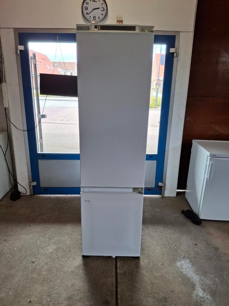 Nieuwe samsung koel-vriescombinatie1 BRB30705DWW sleepdeur, Witgoed en Apparatuur, Koelkasten en IJskasten, Samsung@yahoo.com