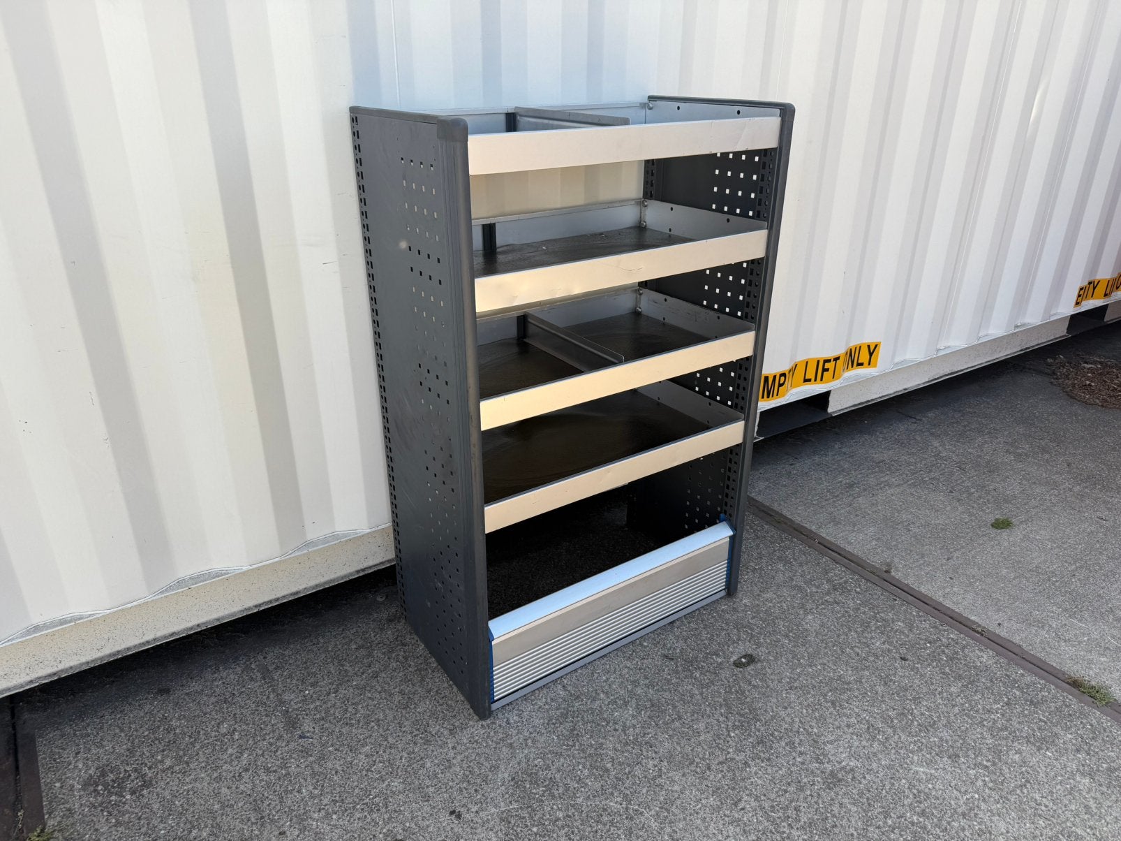 Nieuwstaat Bott Bedrijfswagen inrichting, Ophalen, Zo goed als nieuw