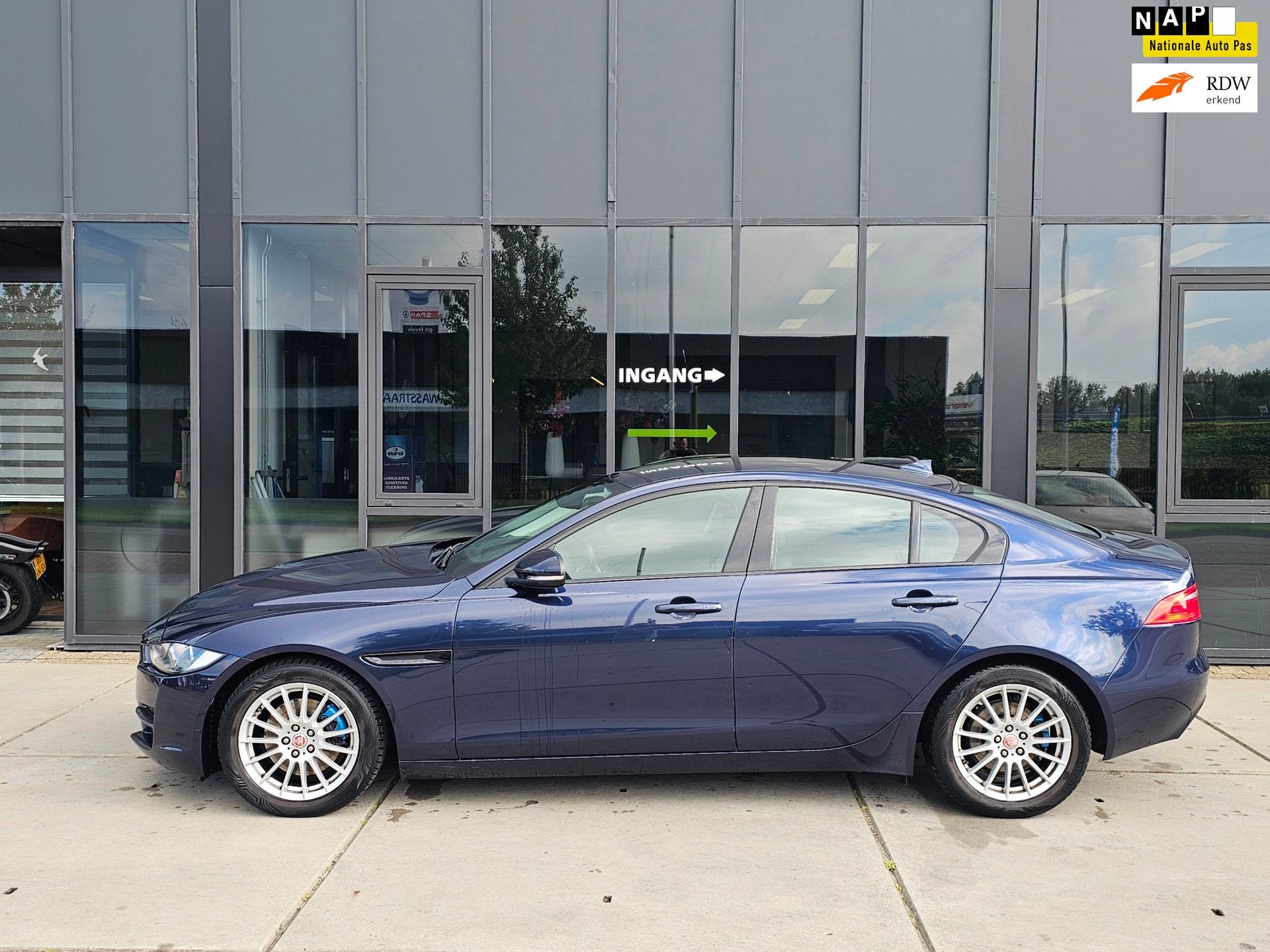 Jaguar XE 2.0 D Portfolio - Leer - Pdc - Navi -, Auto's, Automaat, Achterwielaandrijving, 4 cilinders, Blauw
