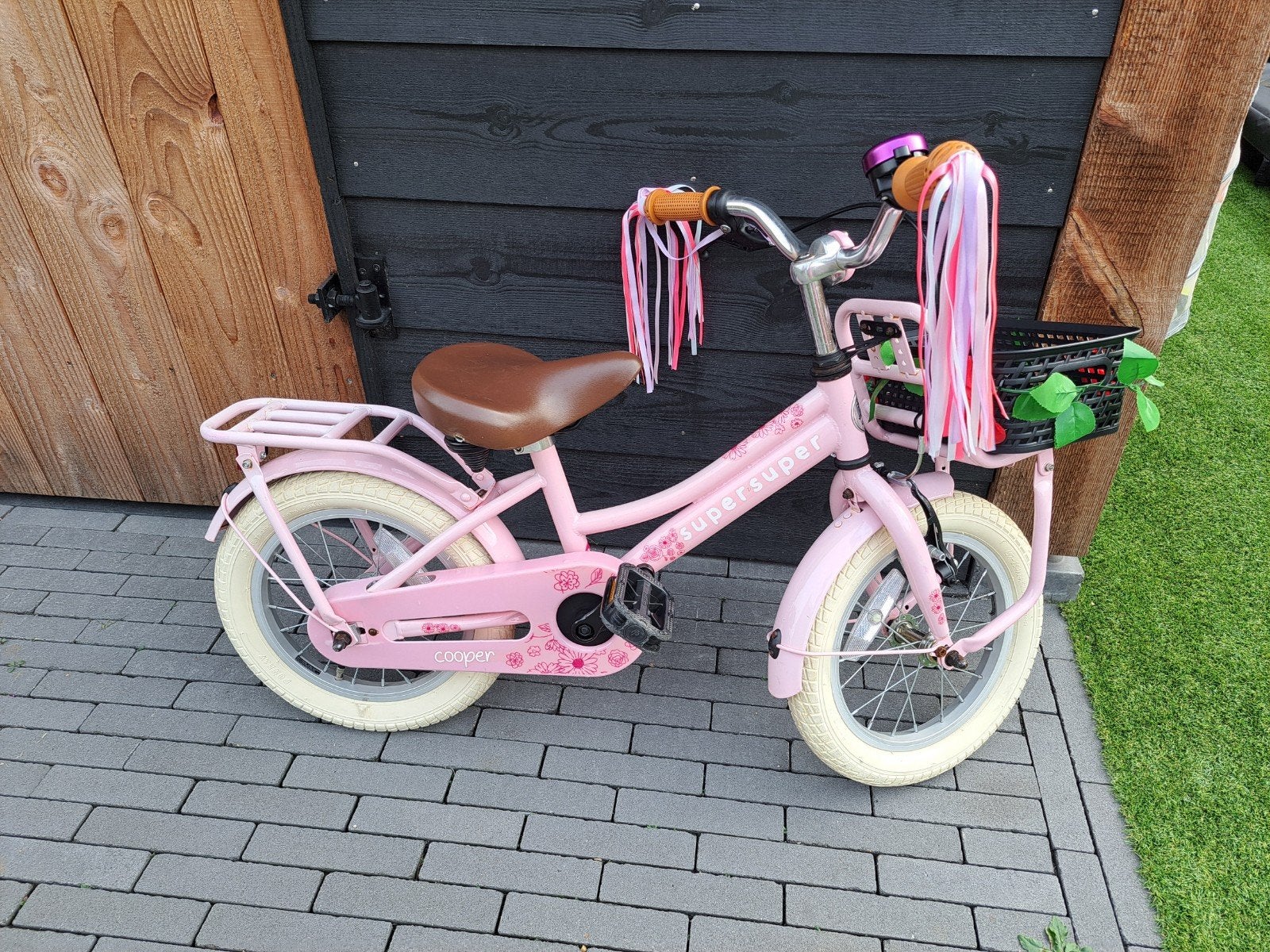 Schattige meisjesfets, Ophalen, Zo goed als nieuw, Minder dan 16 inch