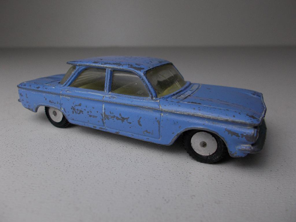 1960 Corgi Toys 229 CHEVROLET CORVAIR (Licht Blauw) -B-., Ophalen of Verzenden, Gebruikt, Auto, Corgi