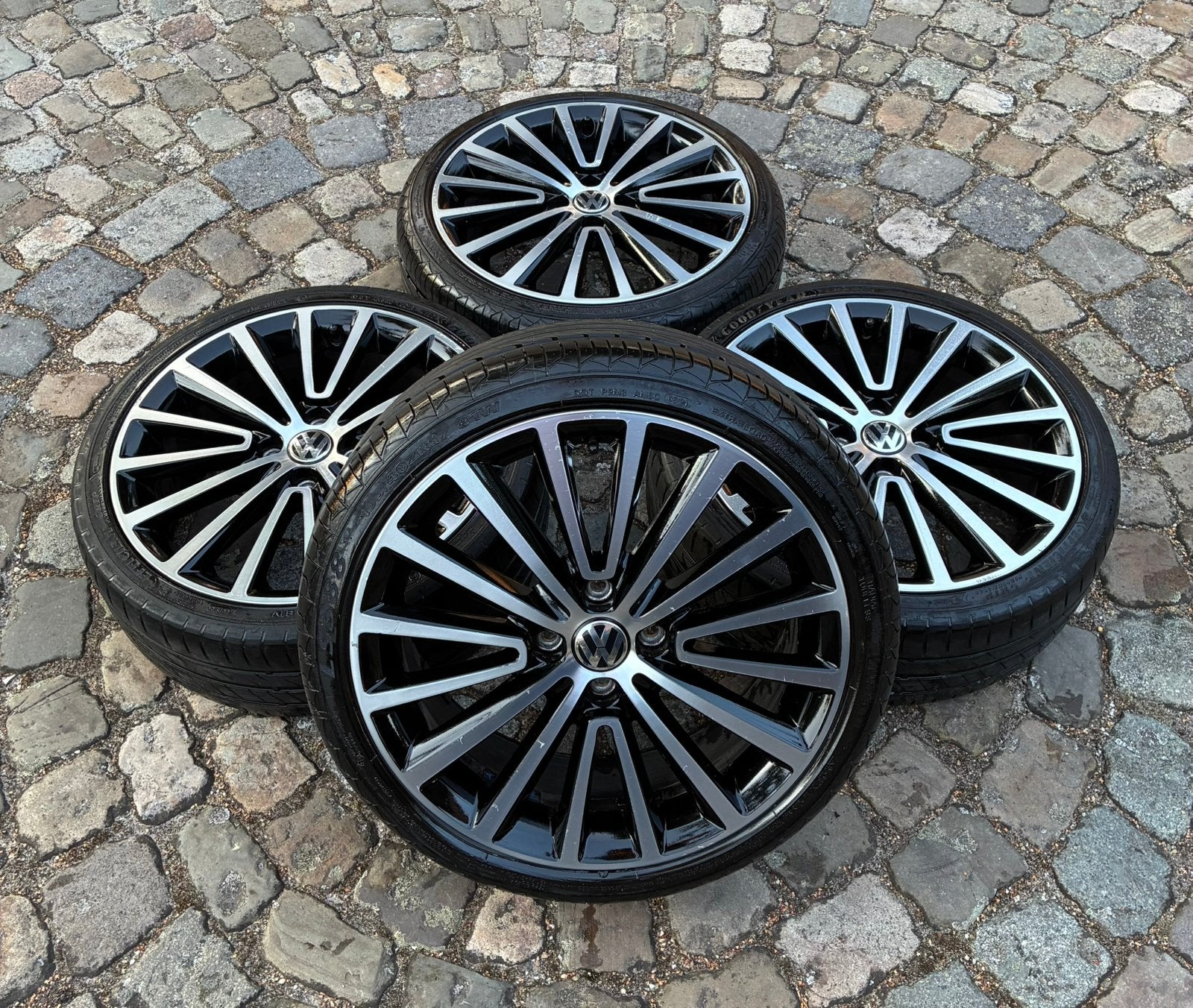 Volkswagen up polygon 17 inch ORIGINEEL 4x100 zomerbanden +6, Auto-onderdelen, Banden en Velgen, Ophalen, Gebruikt, Banden en Velgen