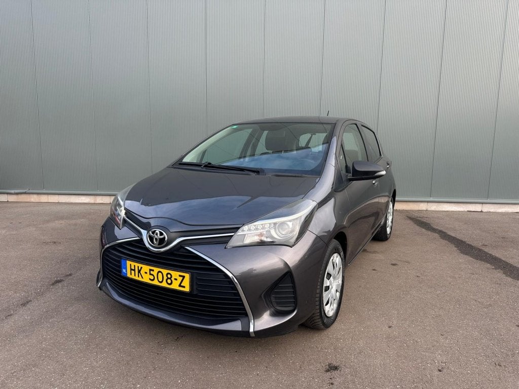 Toyota Yaris 1.3 VVT-i Aspiration CAMERA | ONDERHOUDSBOEKJE, Auto's, 1025 kg, 40 €/maand, Euro 6, Bedrijf