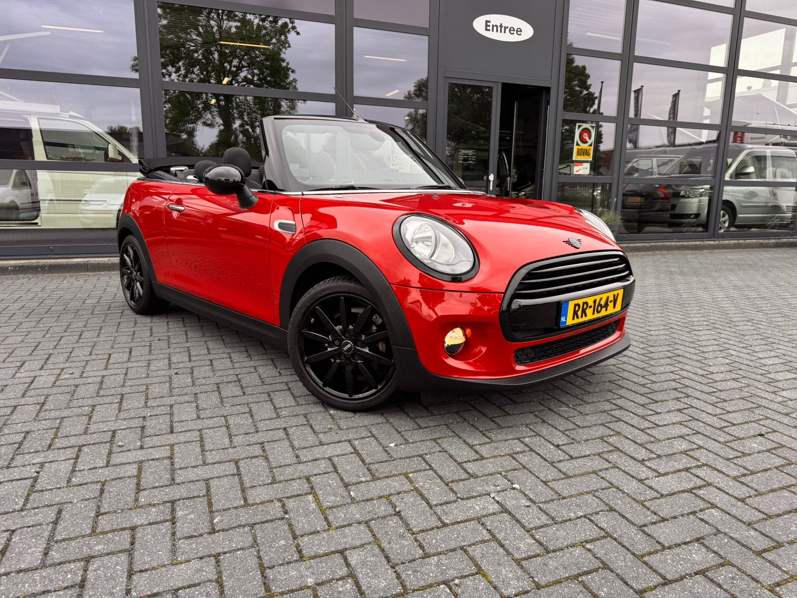 Stoere Mini cooper cabrio pepper business 2018, Voorwielaandrijving, Zwart, Cabriolet, 4 stoelen