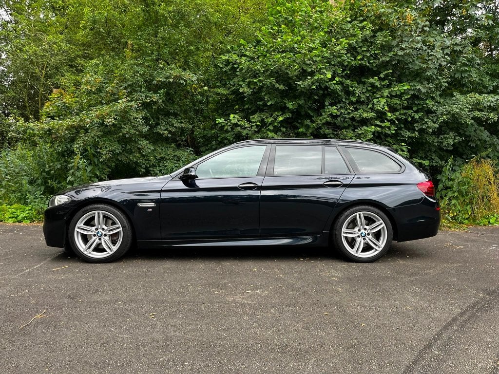 BMW 528i Touring M Sport (2016) – Carbon Schwarz, Auto's, Automaat, Euro 5, 4 cilinders, 2000 kg