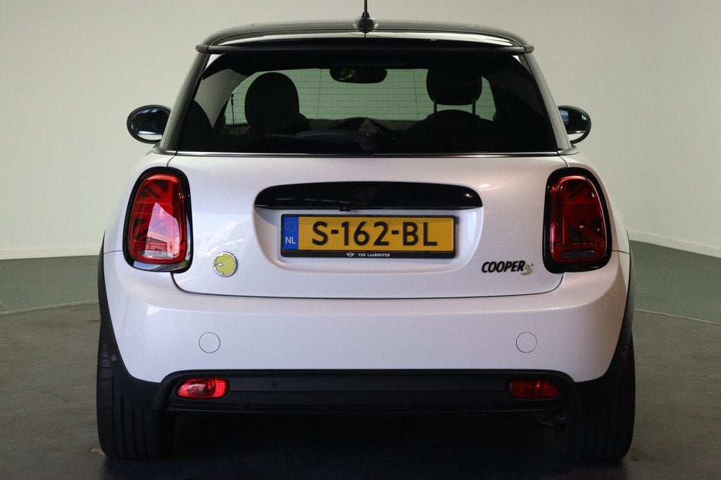 MINI Electric Yours / Panoramadak / Sportstoelen / Achteruit, Auto's, Mini, Met garantie (alle), 4 stoelen, 184 pk, 28 kWh