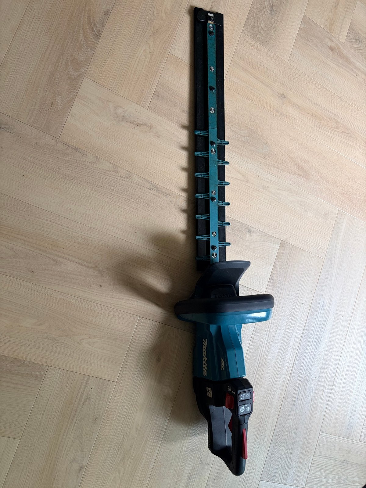 Defecte Makita Heggeschaar DUH602SF (zonder accu), Tuin en Terras, Ophalen of Verzenden, Gebruikt, Accu
