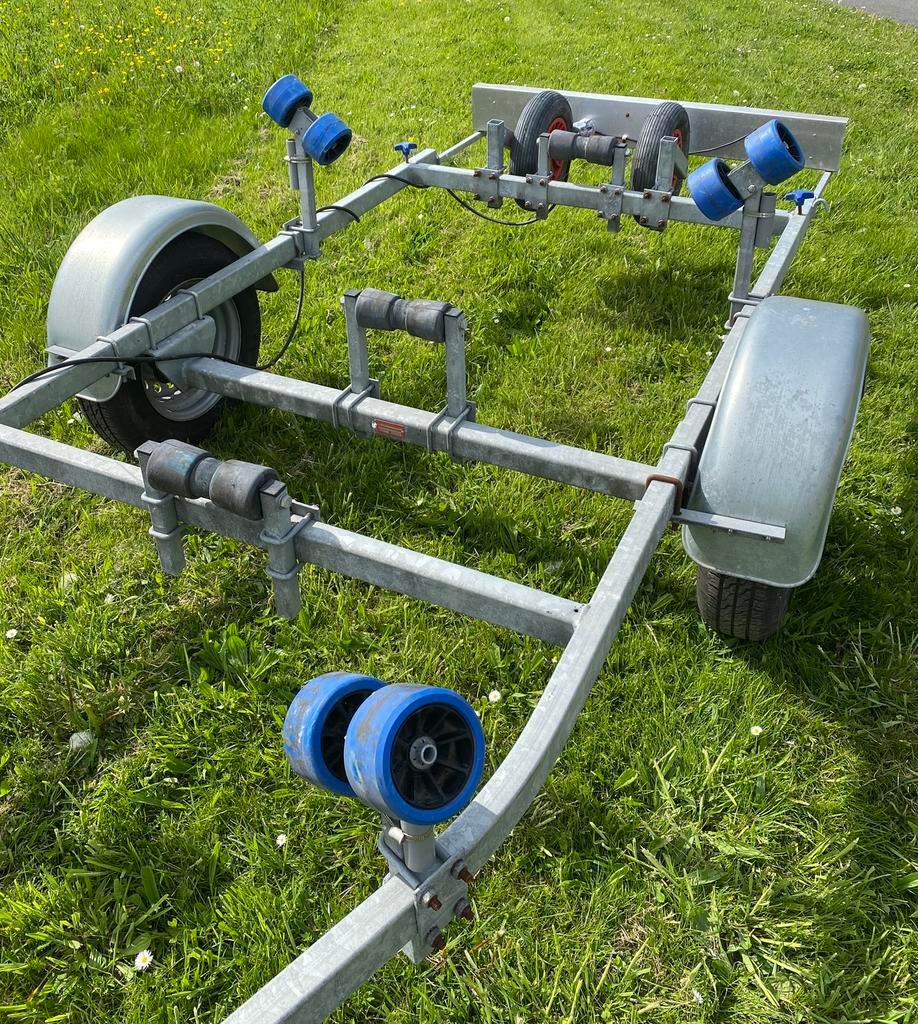 Kanteltrailer boottrailer 750 kg Knott – voor boten tot 7 m, Ophalen, Zo goed als nieuw