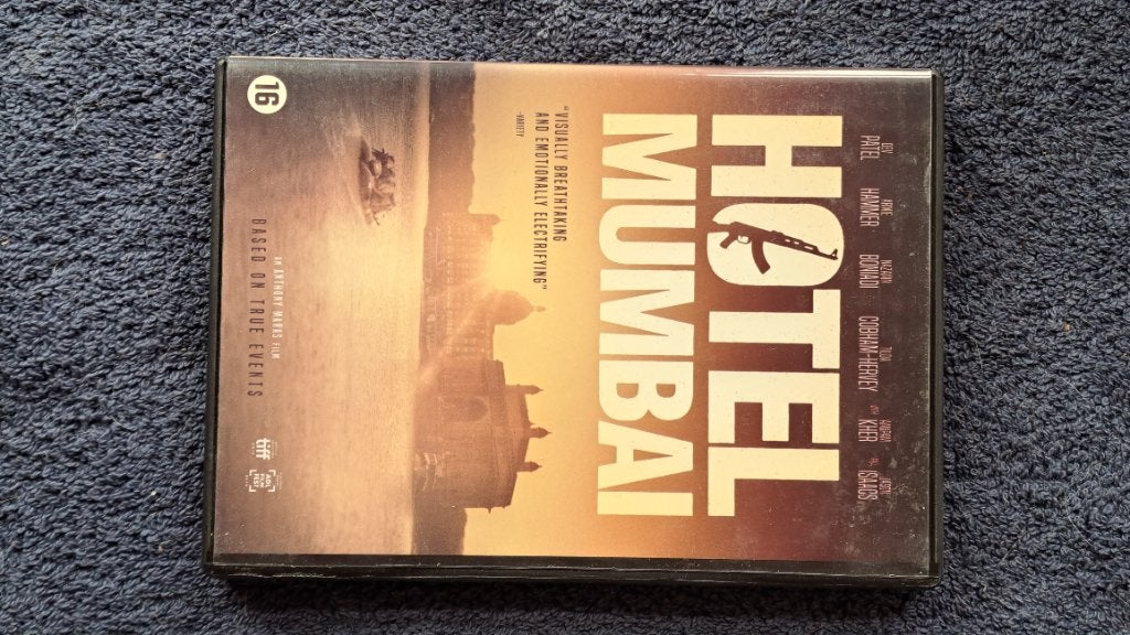 Hotel Mumbai "Dev Patel", Alle leeftijden, Ophalen of Verzenden, Zo goed als nieuw