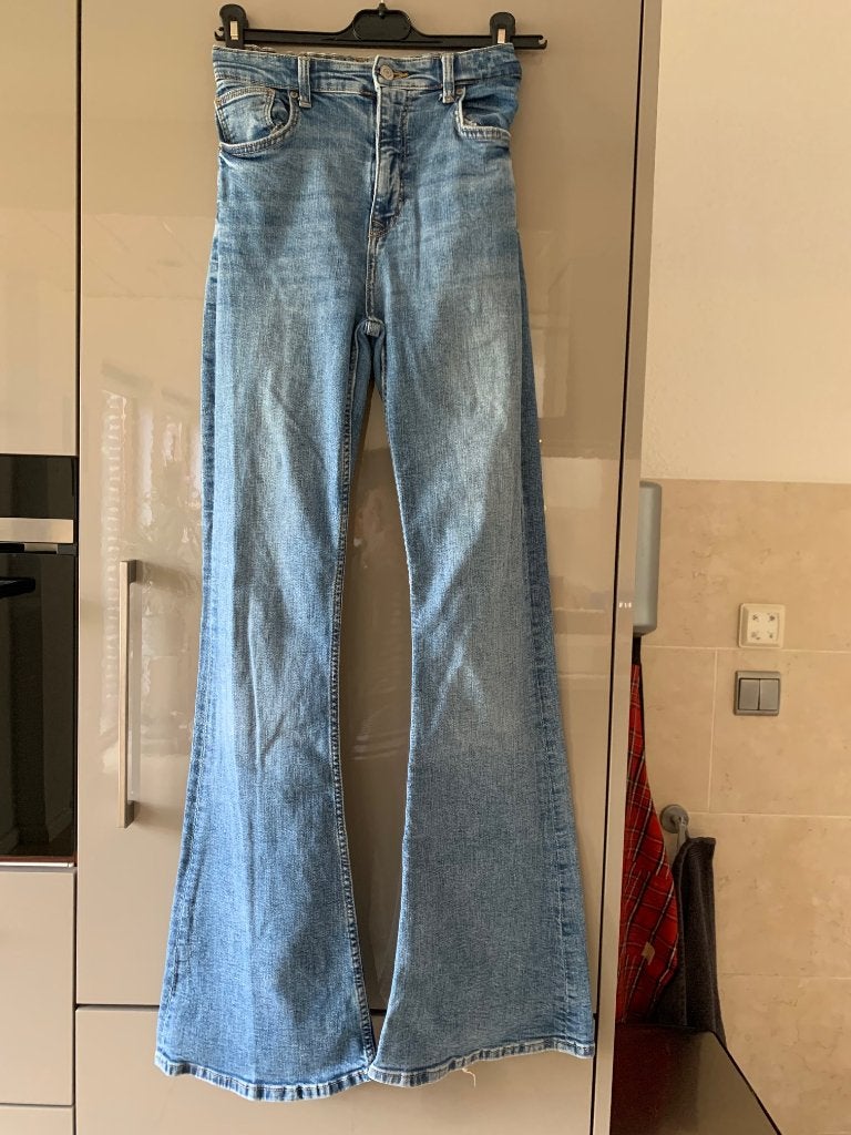 Bershka spijkerbroek, maat 34, Blauw, Zo goed als nieuw, W27 (confectie 34) of kleiner, Bershka