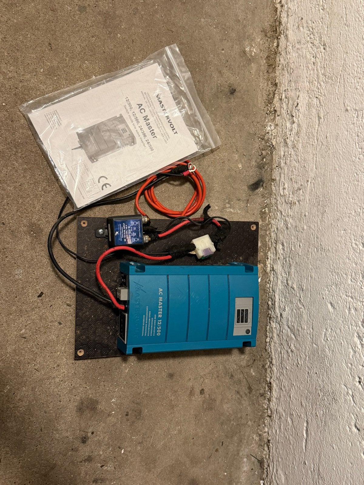 Mastervolt AC Master 12/500 Sinus Omvormer met Accuscheider, Ophalen of Verzenden, Gebruikt, Universele onderdelen