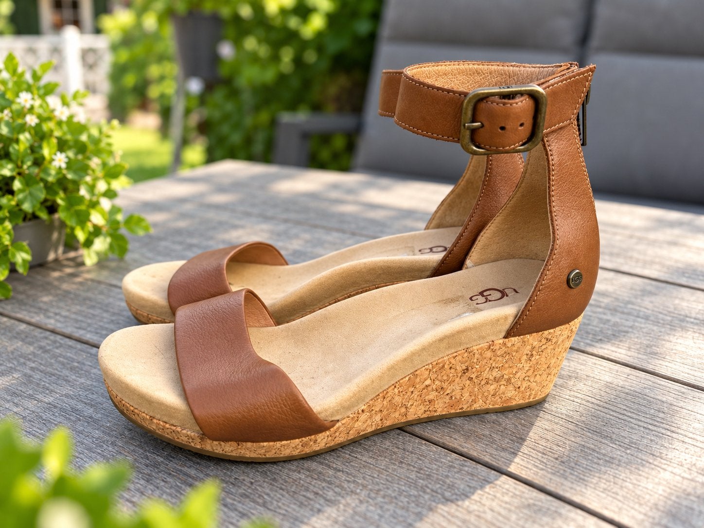 UGG Zoe II dames sandalen met kurken sleehak maat 38, Ophalen of Verzenden, Zo goed als nieuw, Sandalen of Muiltjes