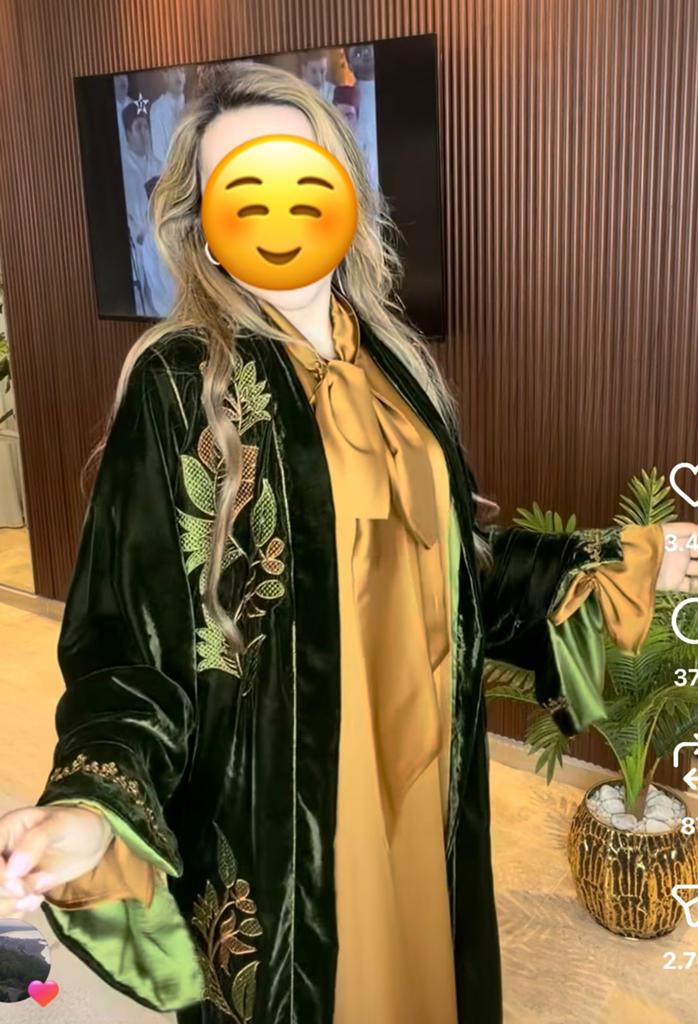 Elegante fluwelen abaya met borduursels, Kleding | Dames, Overige Dameskleding, Nieuw, Ophalen of Verzenden