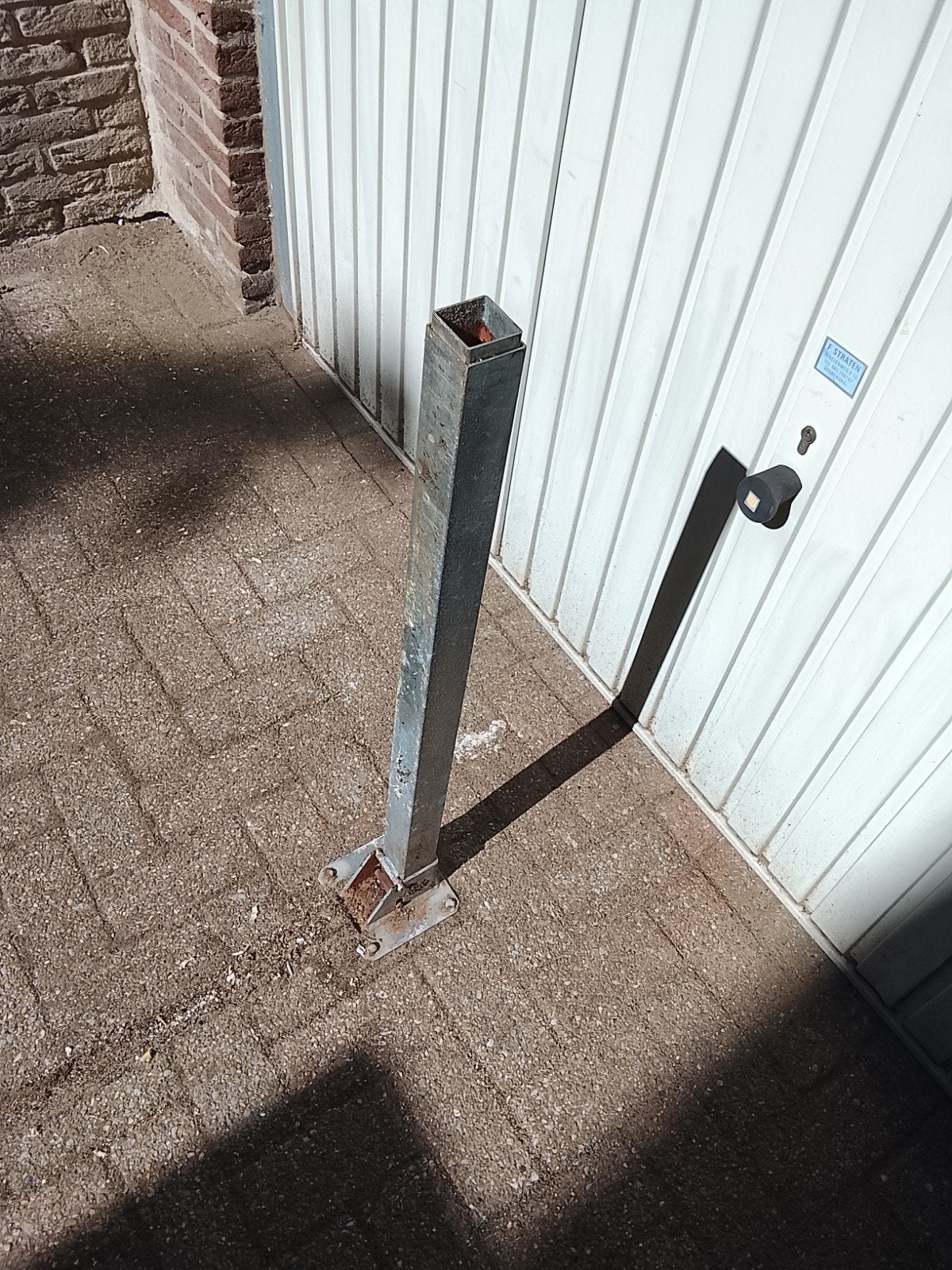 Metalen paal voor parkeerbeveiliging, Ophalen, Gebruikt