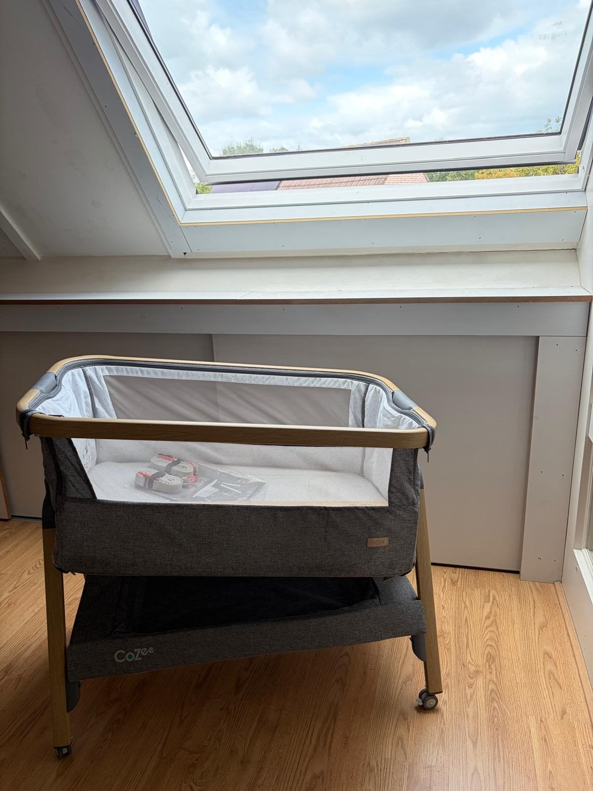 Tutti Bambini CoZee Bedside Crib - Zo goed als nieuw, Kinderen en Baby's, Ophalen of Verzenden