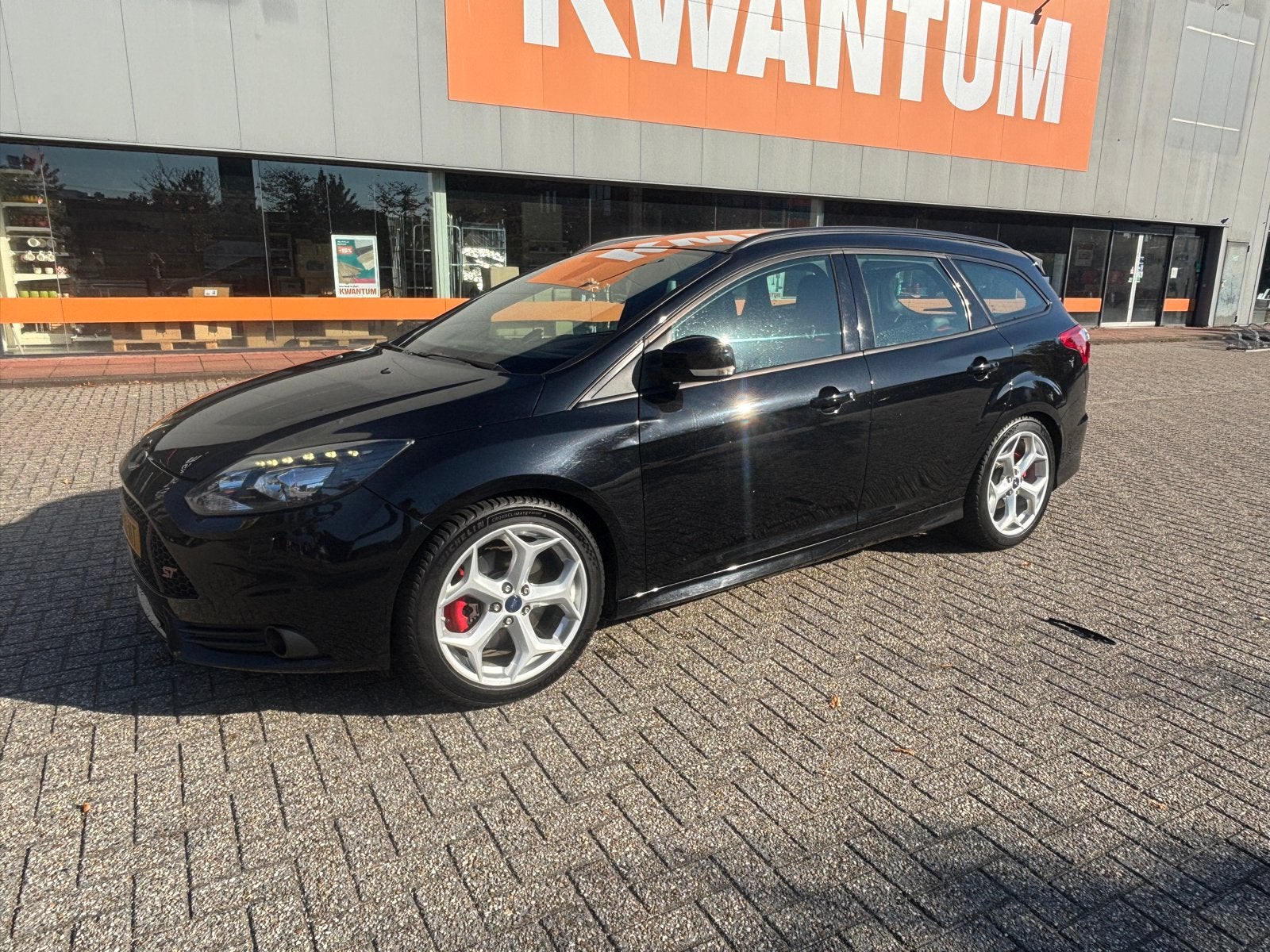 Foto 3 van Ford Focus 2.0 ST 184KW Wagon 2014 Zwart
