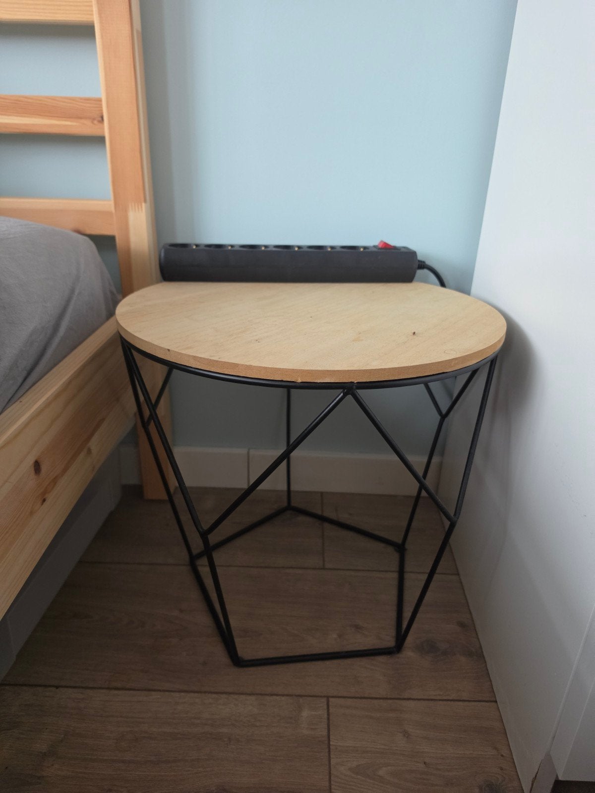 Set van 2 bijzettafels met houten blad en metalen onderstel, Ophalen, Minder dan 45 cm, Minder dan 55 cm, Gebruikt