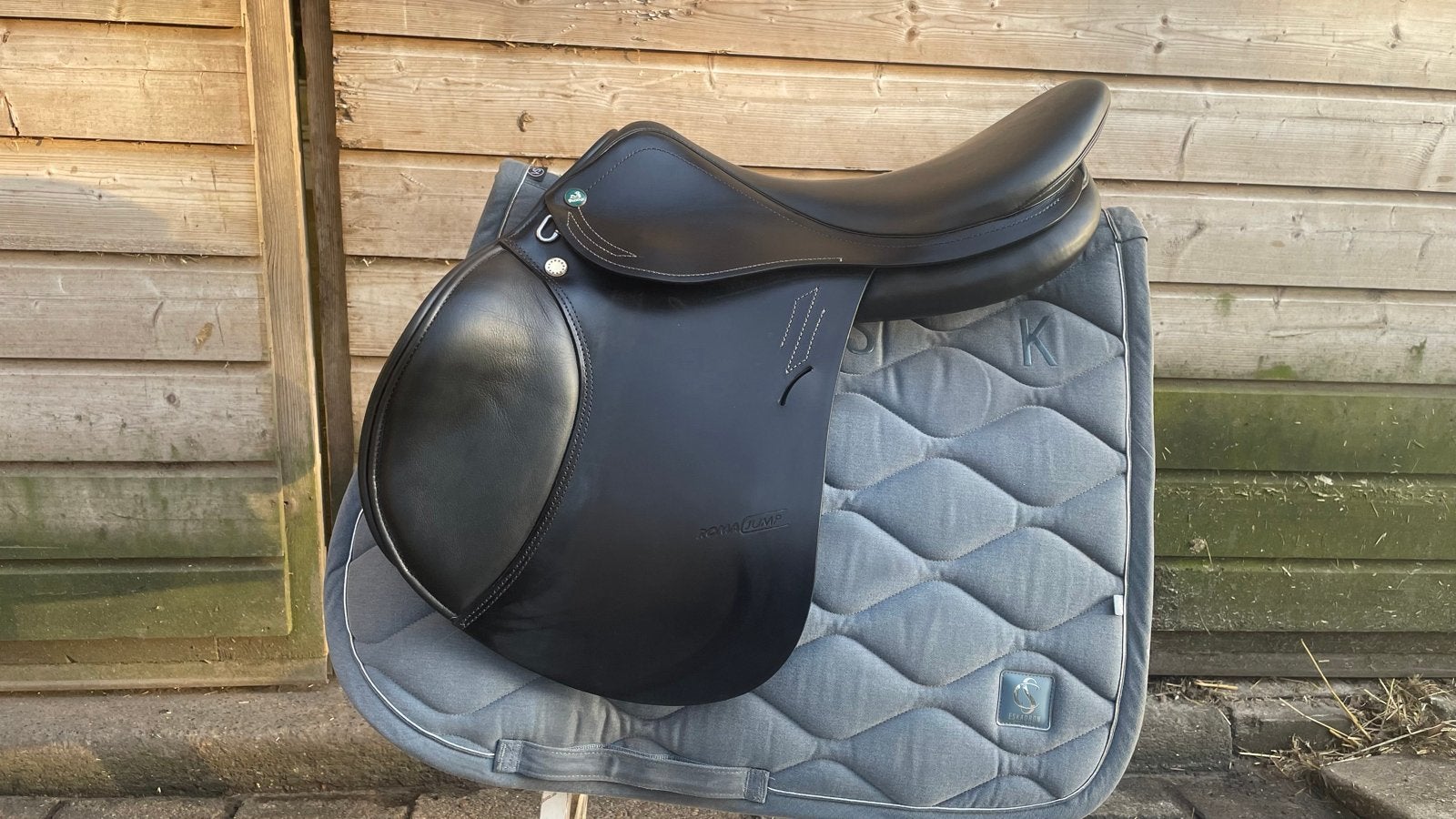Prestige Roma Jump springzadel 18”, Dieren en Toebehoren, Paarden en Pony's | Zadels, Ophalen of Verzenden, Inclusief zadelhoes