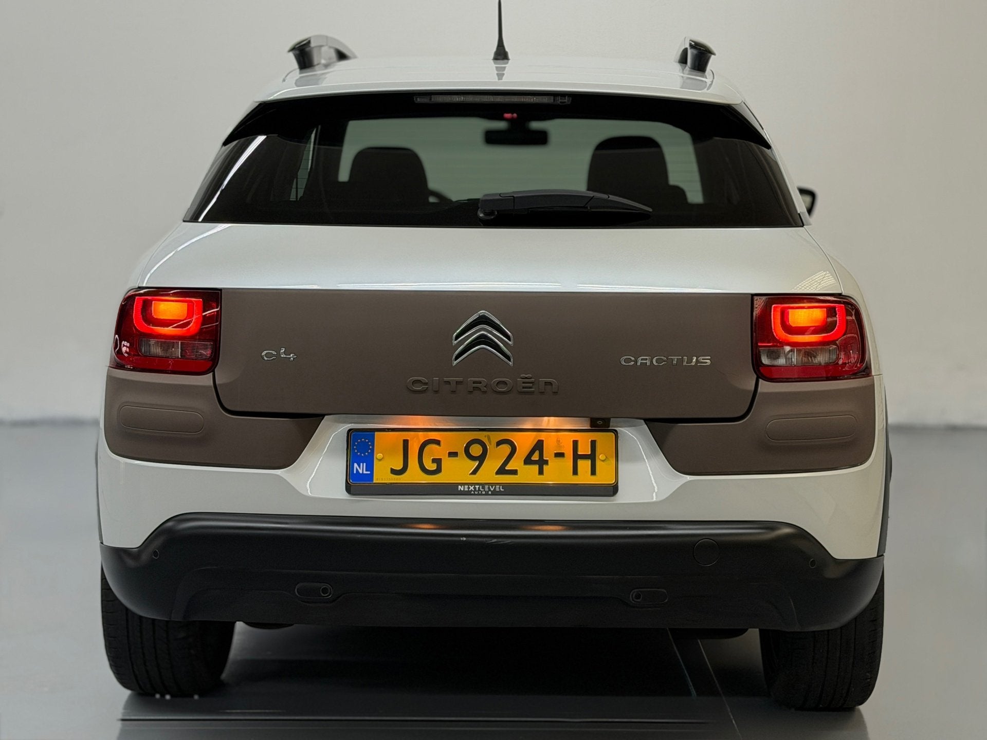 Foto 10 van Citroen C4 Cactus 1.2 PureTech Shine D.riem vervangen Camera