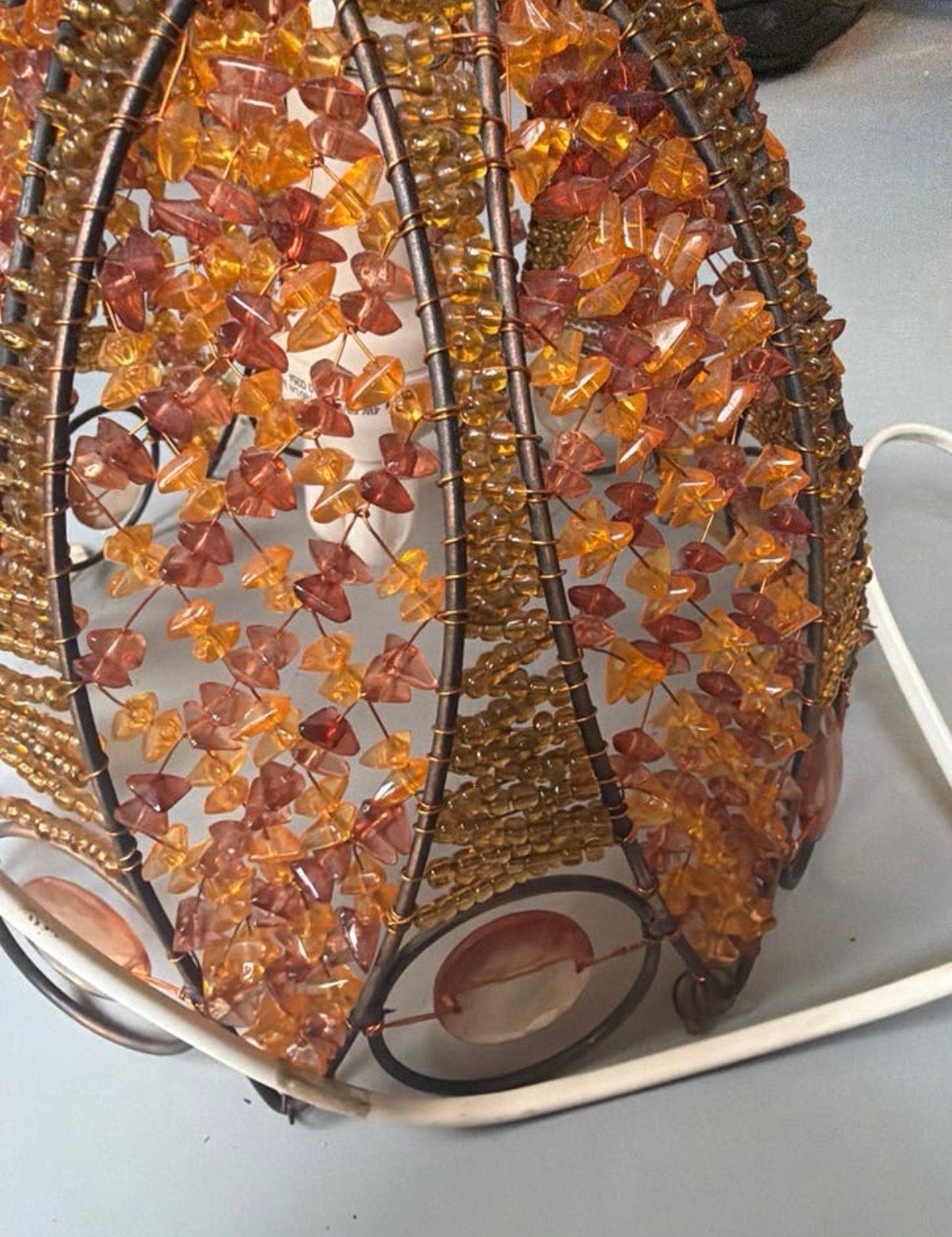 Hanglamp met oranje en gouden kralen, Ophalen of Verzenden, Gebruikt, Metaal, E27 (groot)