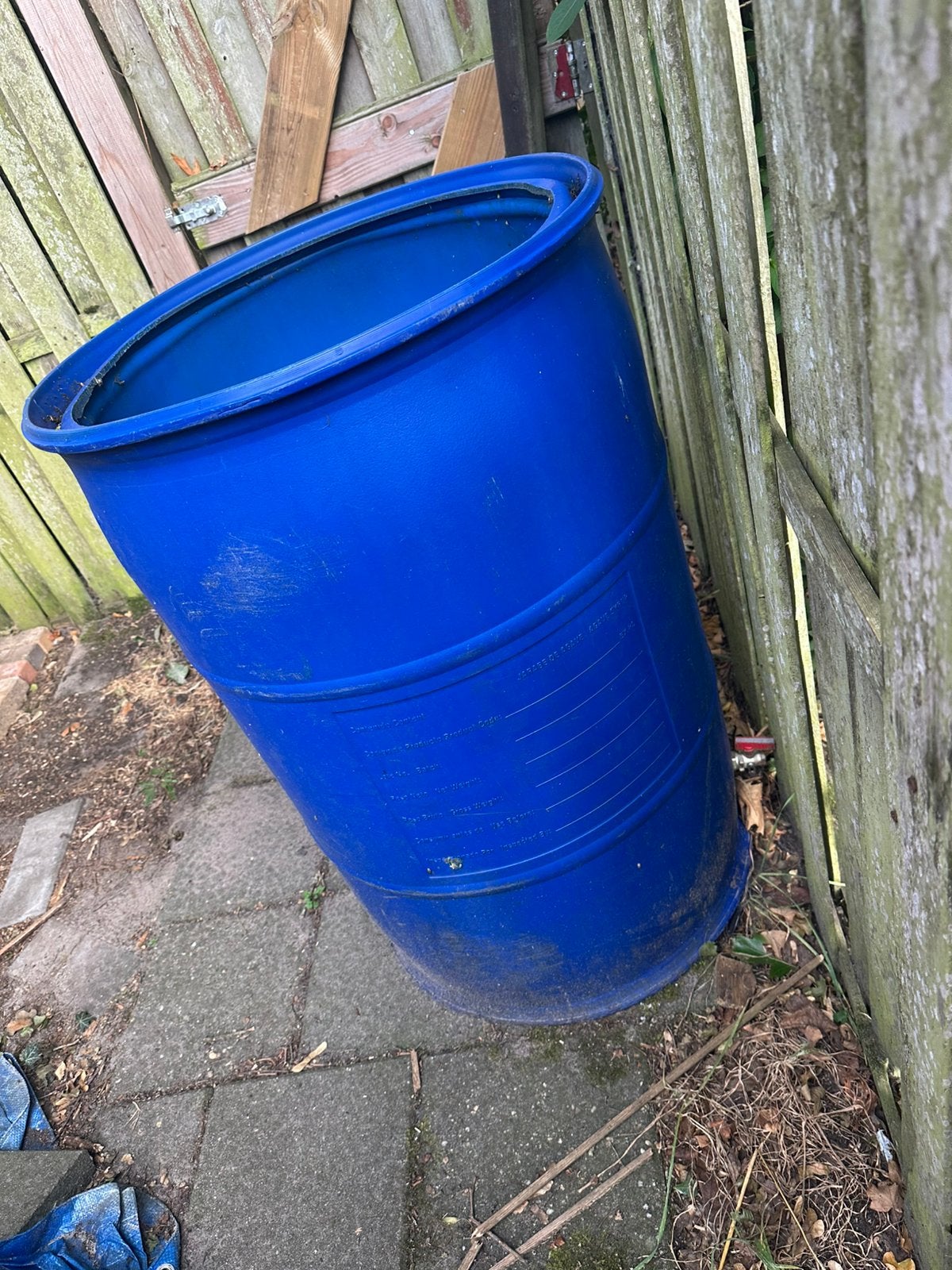 Blauwe ton met kraantje, zonder deksel, Tuin en Terras, Regentonnen, 150 liter of meer, Ophalen, Zo goed als nieuw, Met kraantje