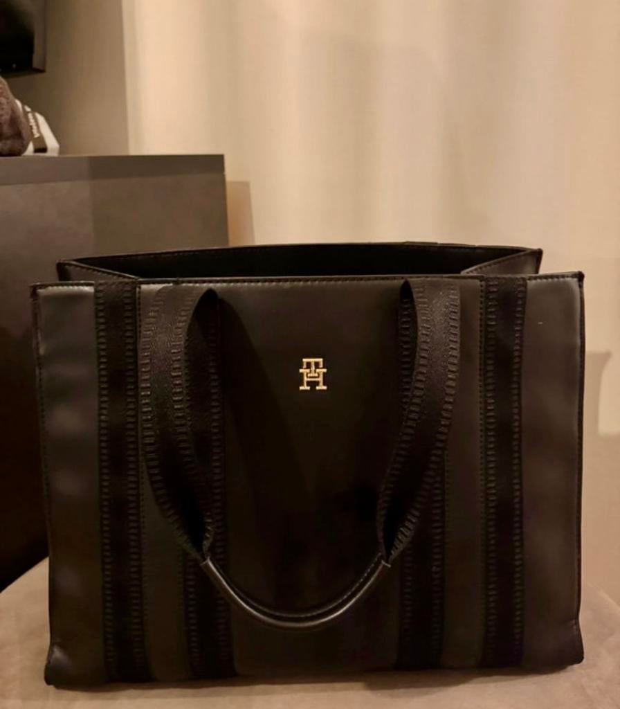 Tommy Hilfiger tas, Sieraden, Tassen en Uiterlijk, Tassen | Damestassen, Ophalen of Verzenden, Zo goed als nieuw, Zwart, Shopper