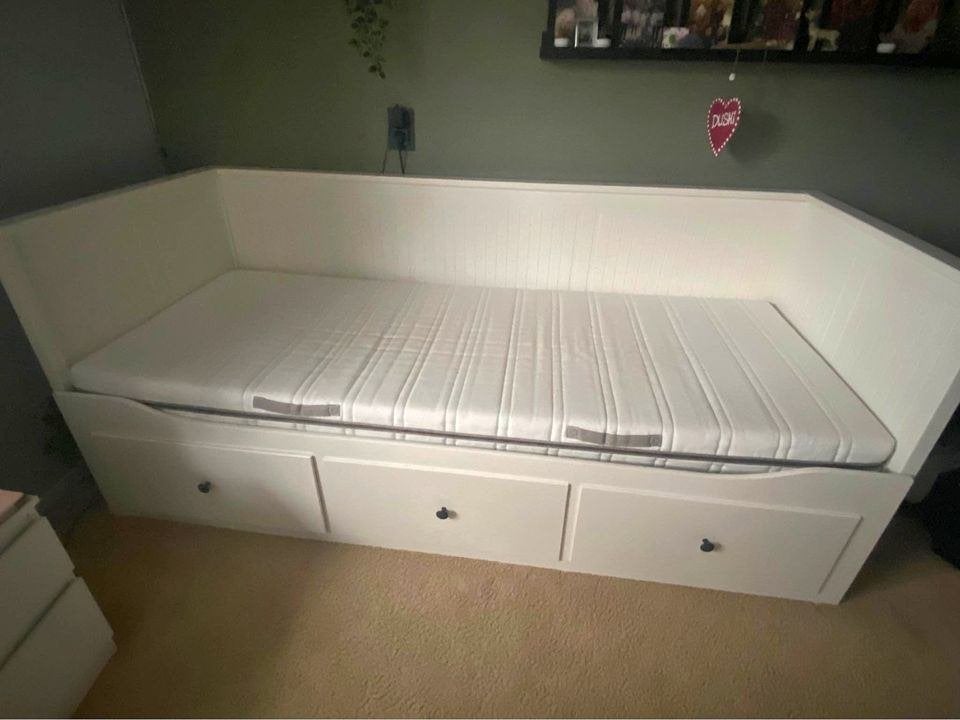 Ikea Hemnes bed met matras, Huis en Inrichting, Ophalen, Eenpersoons, Ikea Hemnes, Wit