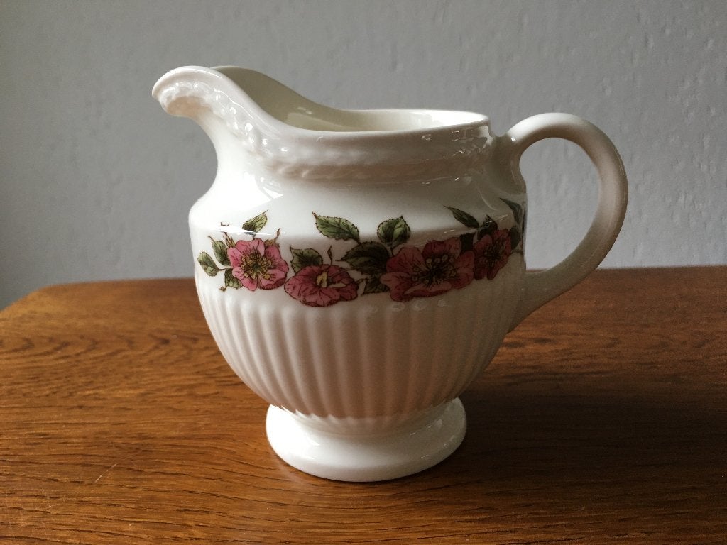 Wedgwood "Briar Rose" Room/Melkkannetje Nieuw, Overige typen, Nieuw, Ophalen of Verzenden, Overige stijlen