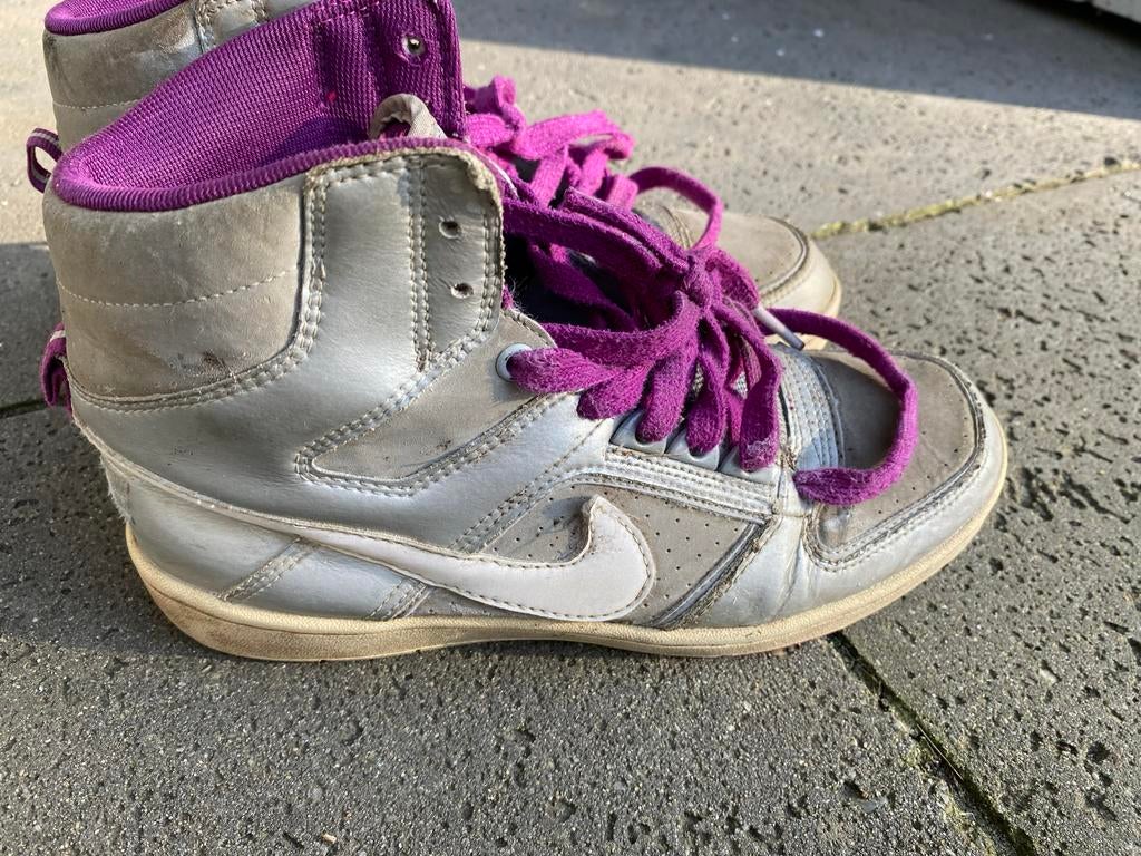 Nike hoge sneakers maat 35, Kleding | Dames, Schoenen, Ophalen of Verzenden, Gedragen, Grijs, Sneakers of Gympen