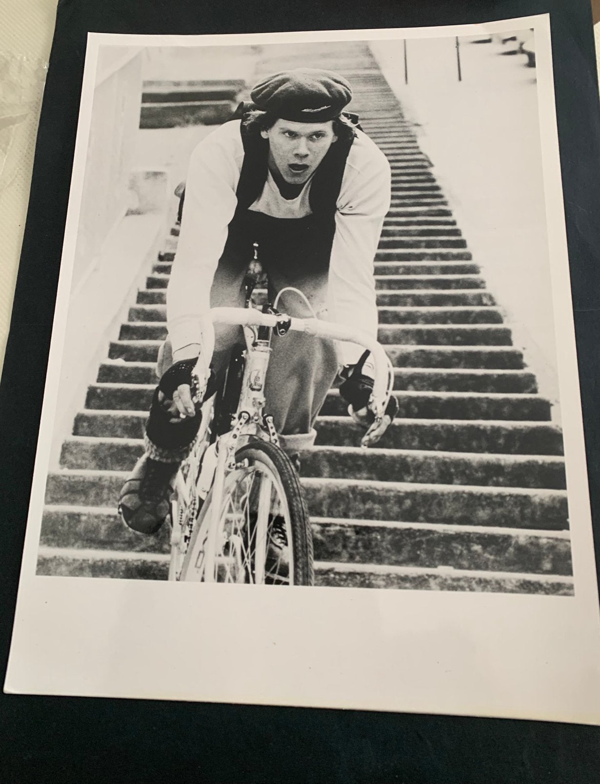 Foto Filmfoto Kevin Bacon Quicksilver 1986, Verzamelen, Foto's en Prenten, Verzenden, 1980 tot heden, Zo goed als nieuw, Foto