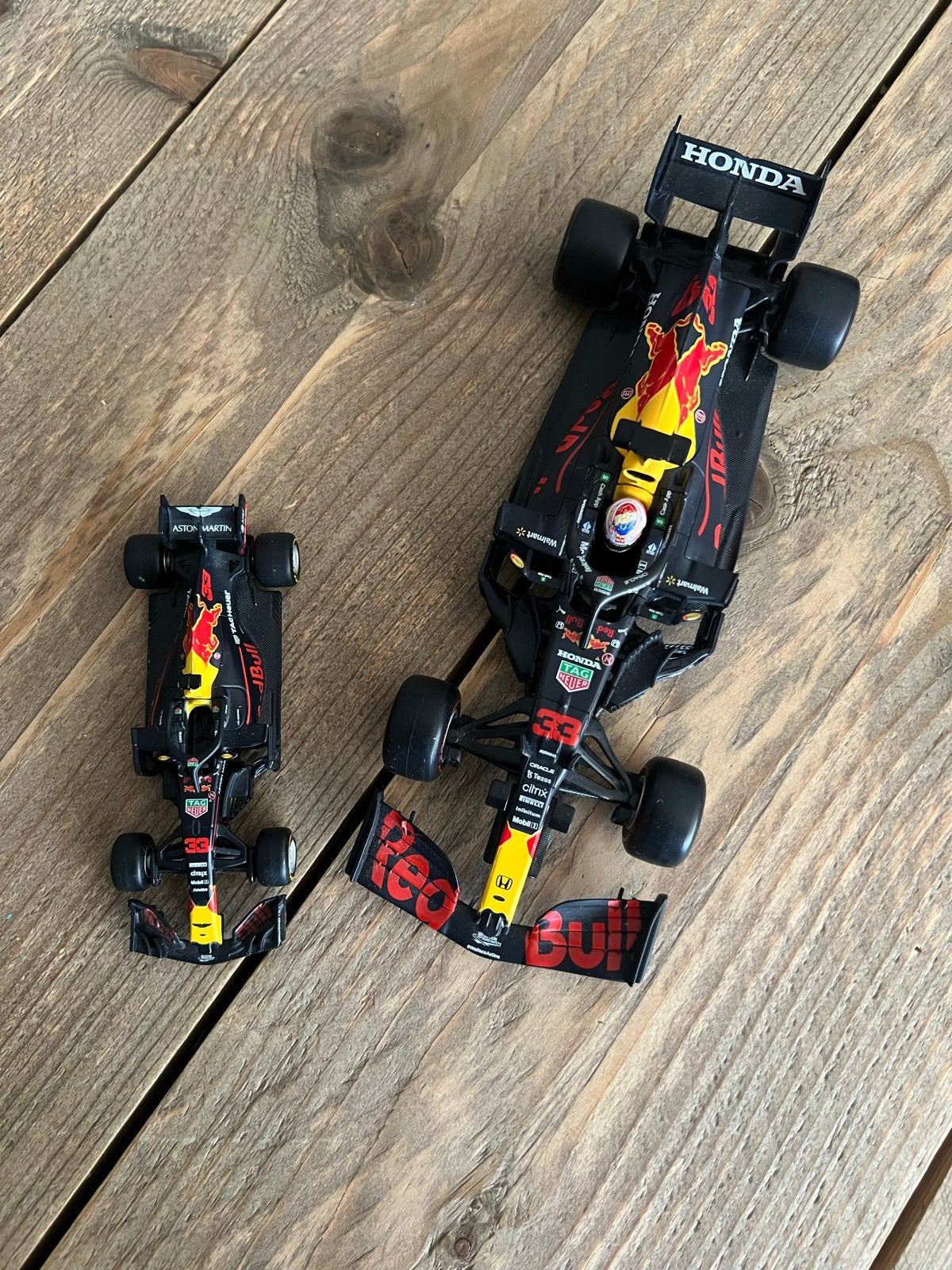 Max Verstappen Red Bull Miniatuur F1 Auto's (2 stuks), Ophalen of Verzenden, Zo goed als nieuw, Auto, Overige merken