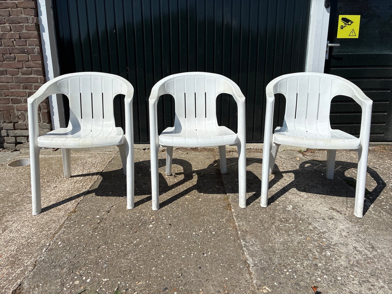 Diverse witte kunststof tuinstoelen, Tuin en Terras, Tuinstoelen, Ophalen, Gebruikt, Kunststof, Stapelbaar