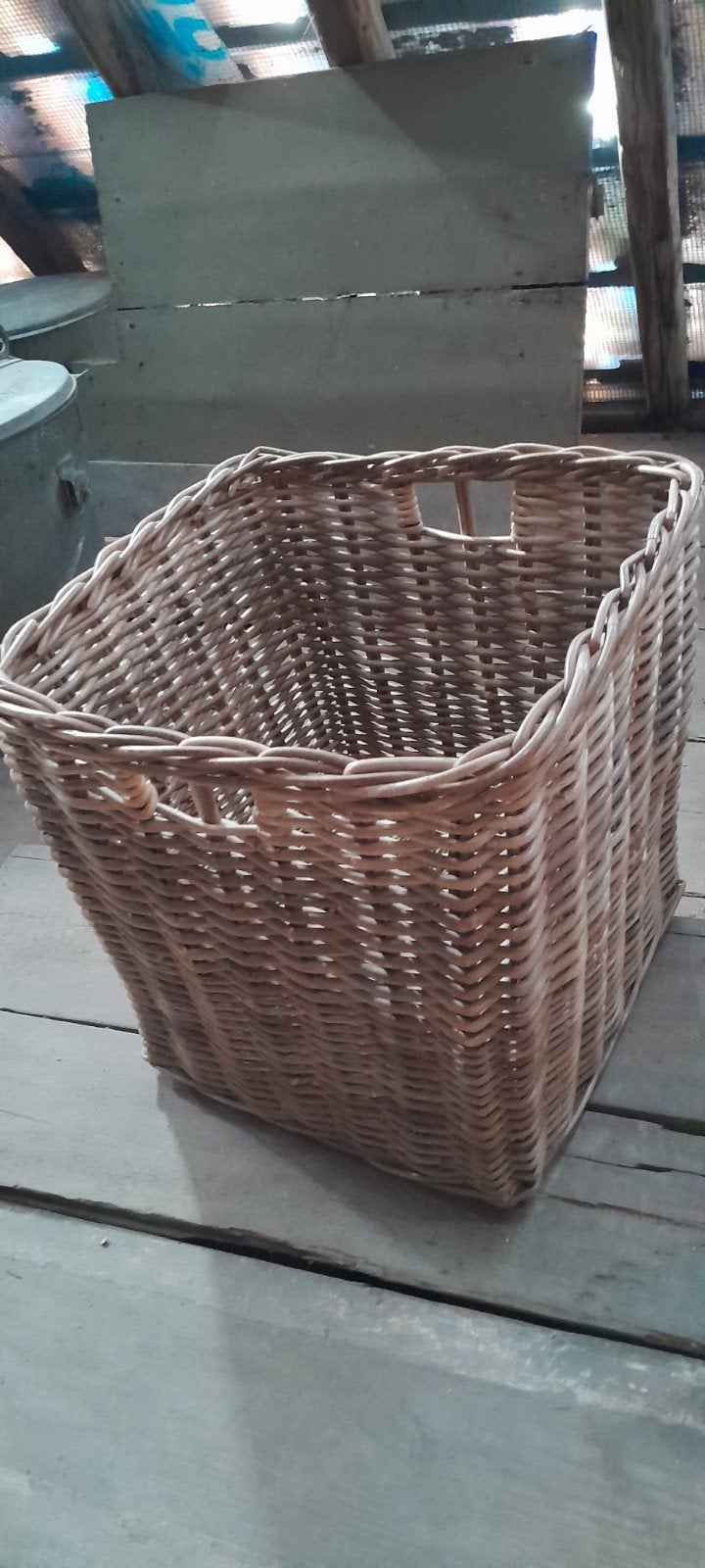 Nette rieten mand ongeveer 50x50x50cm, Huis en Inrichting, Woonaccessoires | Schalen en Manden, Ophalen, Zo goed als nieuw, Rechthoekig
