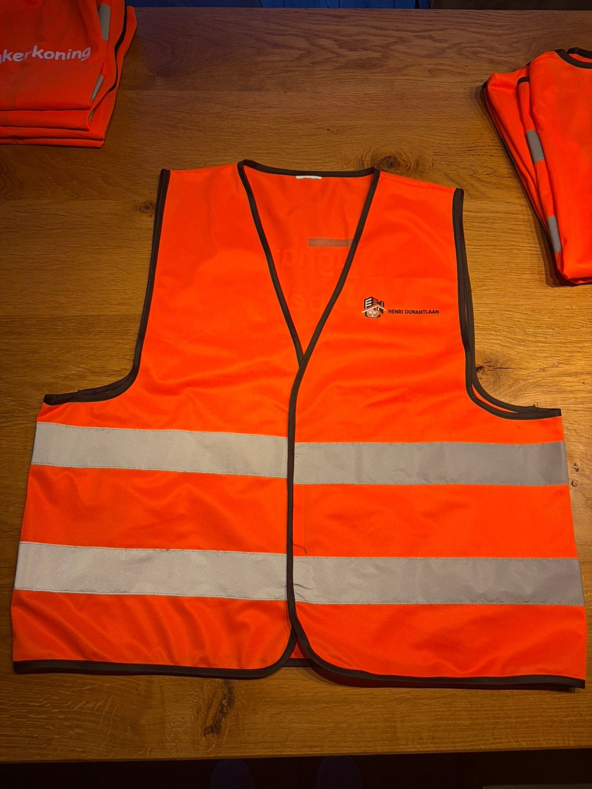 oranje veiligheids-/hesjes kinderen volwassenen met tekst, Ophalen of Verzenden, Zo goed als nieuw