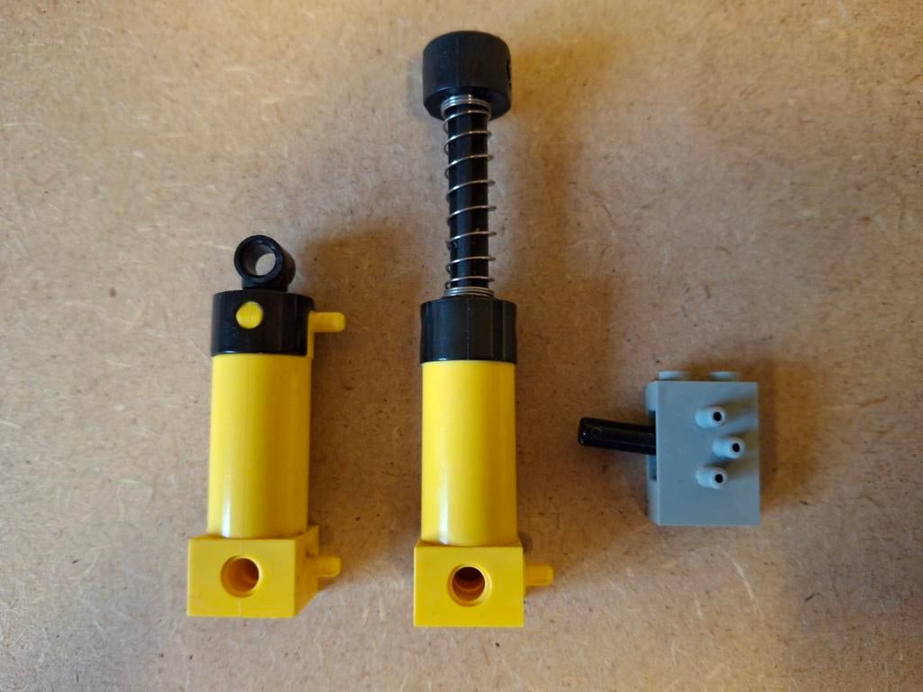 Lego 8044 Universal Pneumatic Set. Jaren 80 Technic, Lego, 33 Bath Road, Slough, UK, Lego, Ophalen of Verzenden