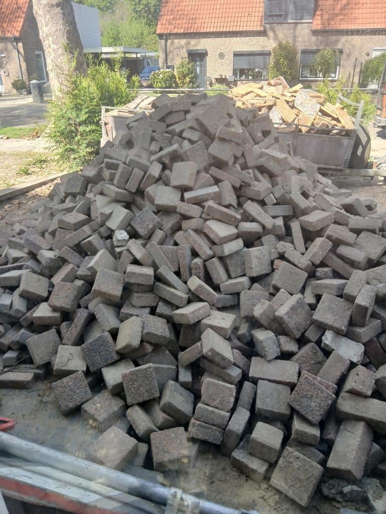 Ongeveer 30m² 14x14 stenen, Ophalen