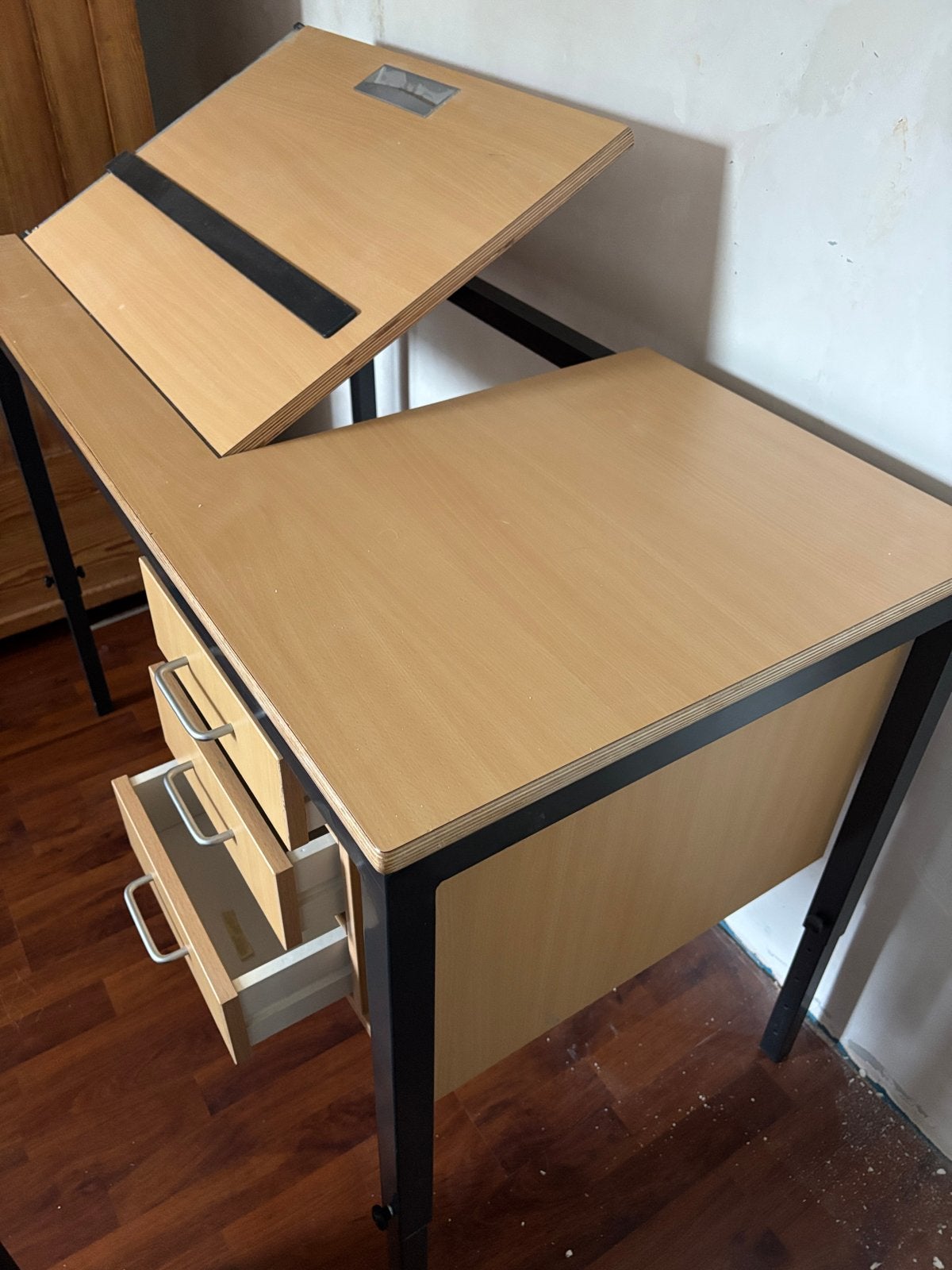 Verstelbaar bureau met 3 lades, 120x60cm, deels kantelbaar, Huis en Inrichting, Bureaus, Ophalen, Overige typen, Gebruikt, Hout
