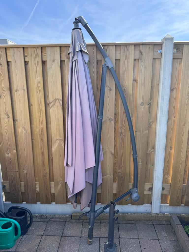 Zweefparasol 3 meter. Zonder kruisvoet en tegels., Verstelbaar, Gebruikt, Zweefparasol, 2 tot 3 meter