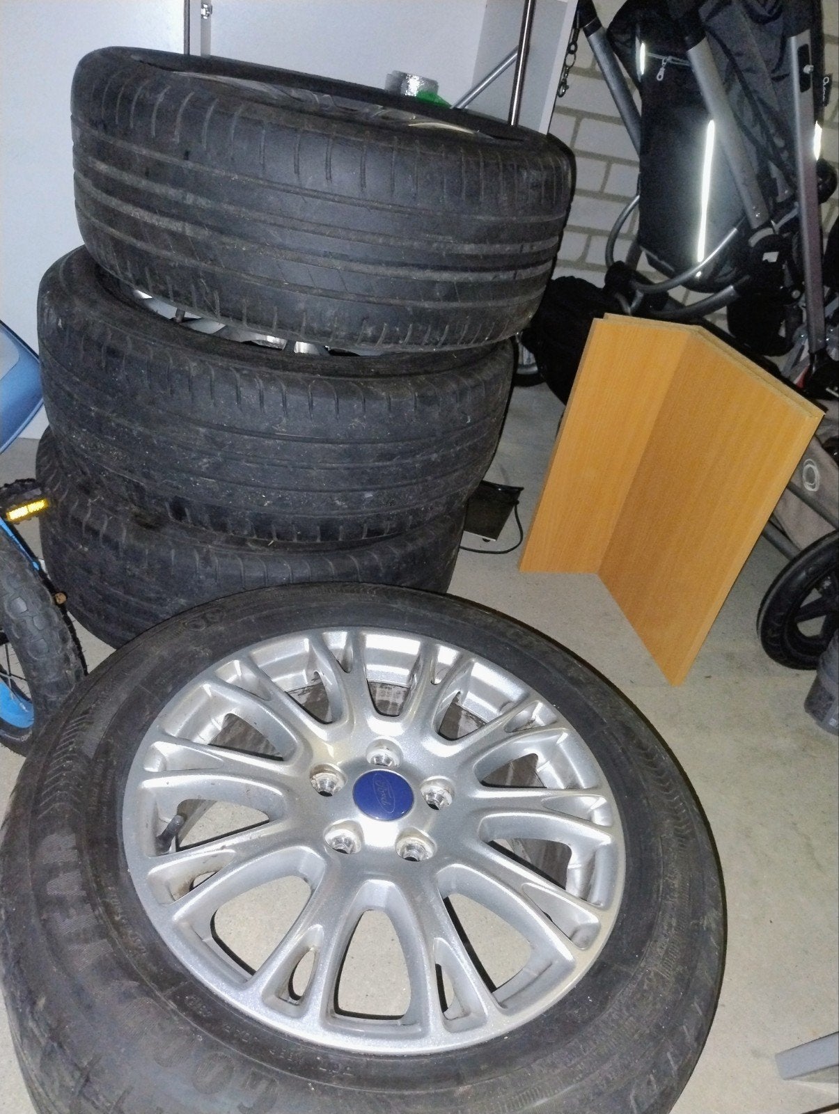 Ford Focus 16 inch wheels | velgen met Goodyear zomerbanden, Auto-onderdelen, Banden en Velgen, 16 inch, Banden en Velgen, Ophalen of Verzenden