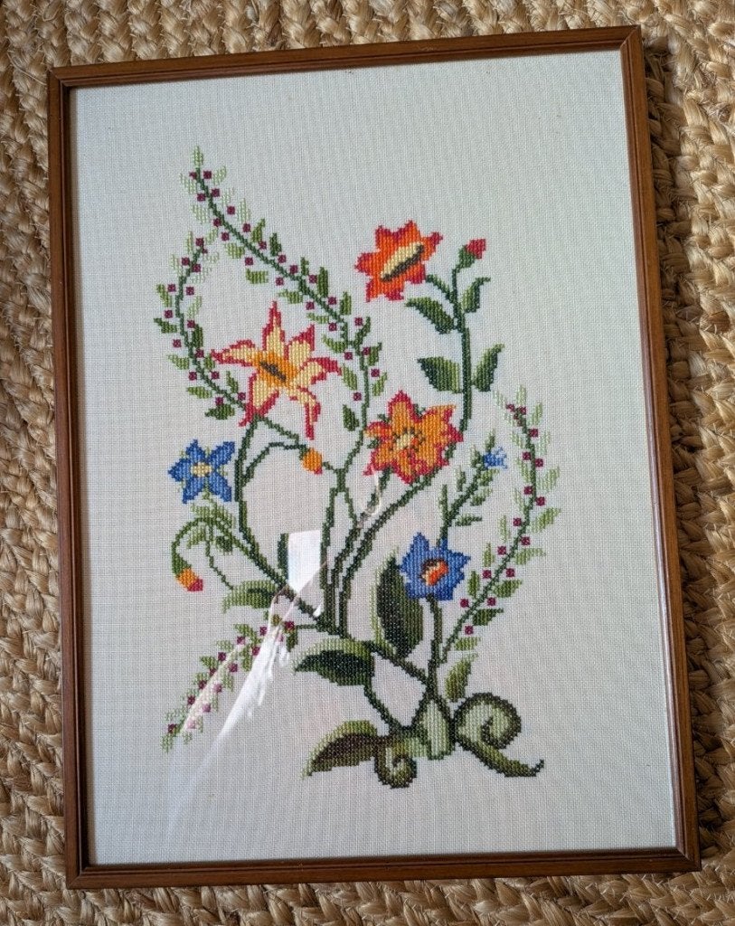Vintage geborduurd schilderij met wilde bloemen wildflowers, Minder dan 50 cm, Ophalen of Verzenden, Zo goed als nieuw, Schilderij
