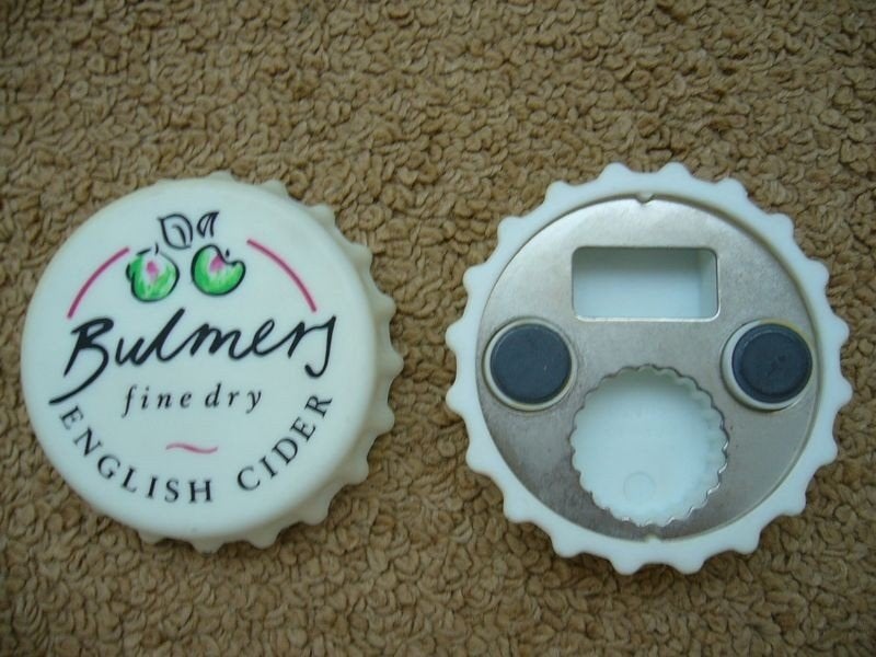 Bulmers 8 cm opener tevens koelkastmagneet uit de jaren 70, Verzamelen, Ophalen of Verzenden, Flesopener, Overige merken