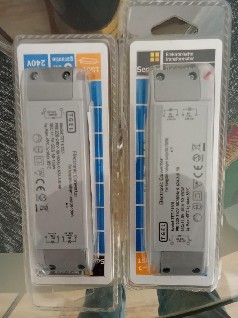 2x Nieuwe Stroom Connectoren / Elektronische Converters, Doe-het-zelf en Verbouw, Elektra en Kabels, Ophalen of Verzenden