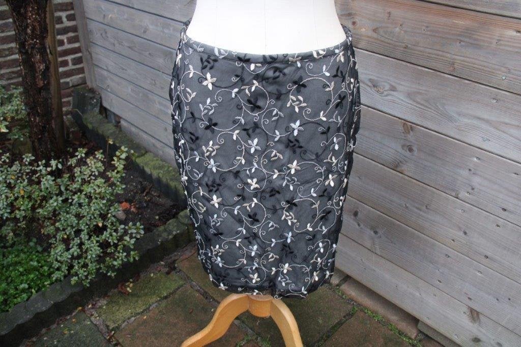 Rok zwart kant Inwear mt 38 Vaste prijs, Kleding | Dames, Rokken, Zo goed als nieuw, Maat 38/40 (M), Zwart, Knielengte, Ophalen of Verzenden