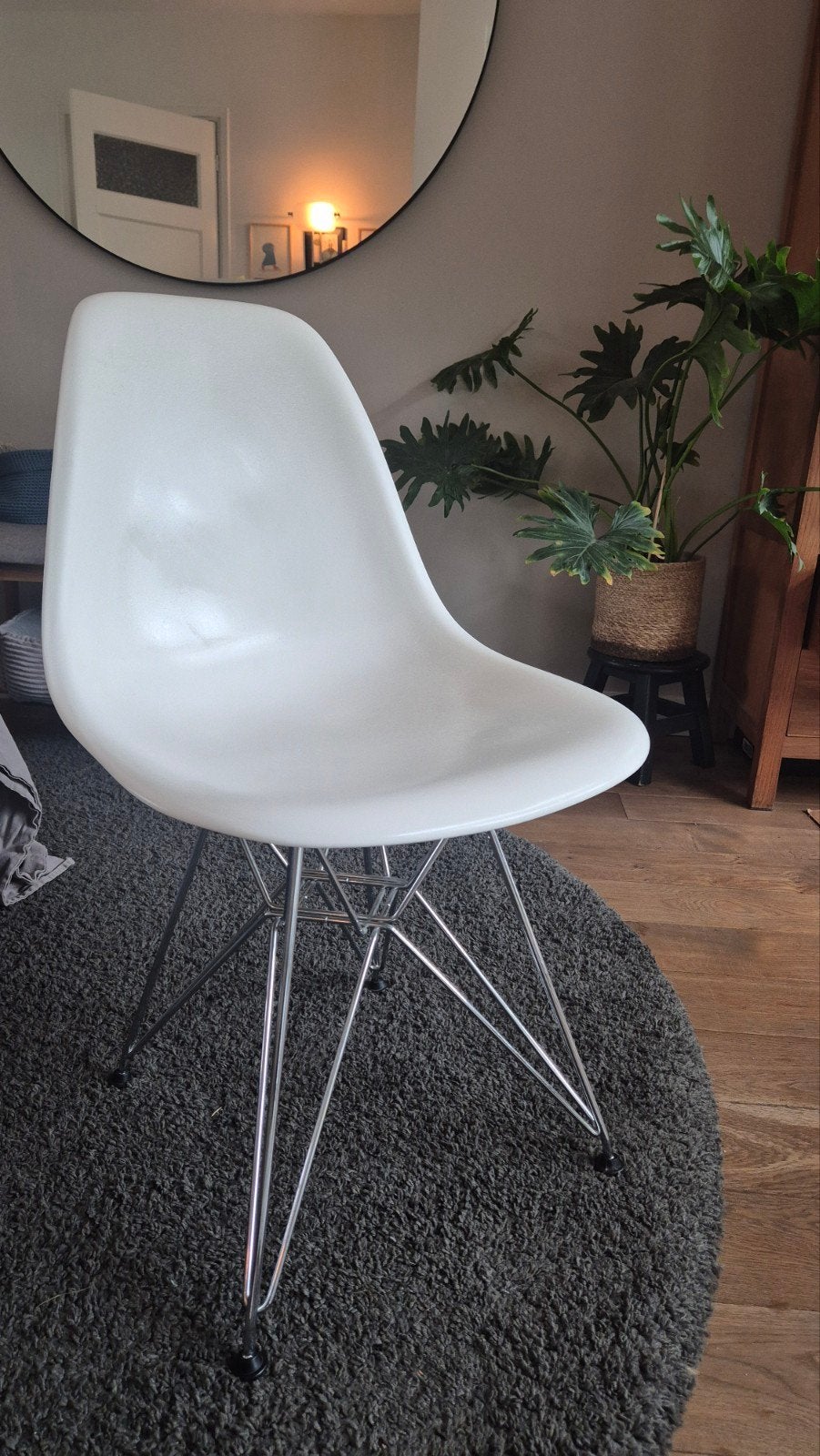 2x Eames Plastic Side Chair DSR-stoel Vitra wit, Ophalen, Zo goed als nieuw, Wit, Twee