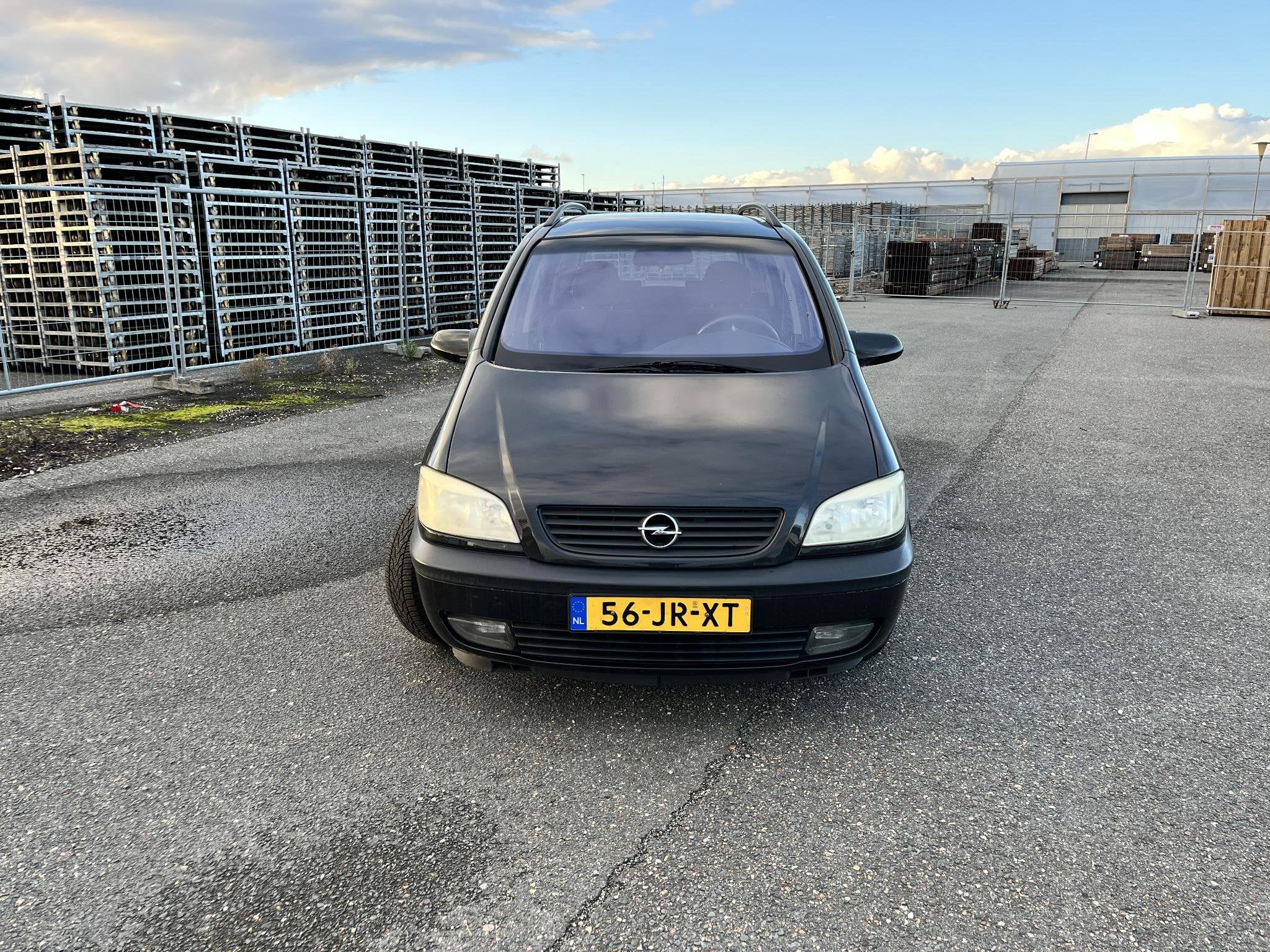 Opel Zafira 1.6-16V Comfort, Auto's, Gebruikt, 4 cilinders, 7 stoelen, Zwart