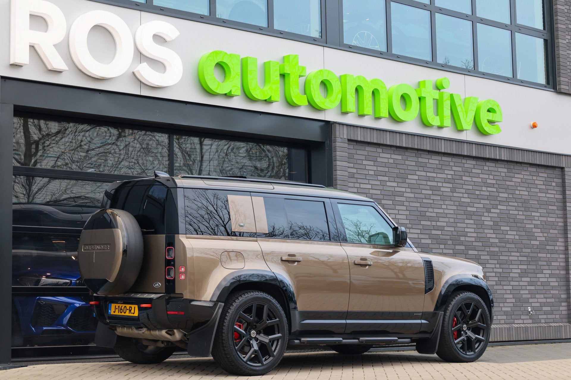 Land Rover Defender 110 3.0 P400 110 X | NAP | FULL OPTION!, Automaat, Gebruikt, Bruin, 2996 cc